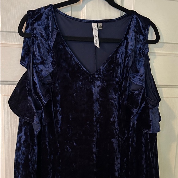 Elegant Navy Blue Velvet Dress - Picture 3 of 3